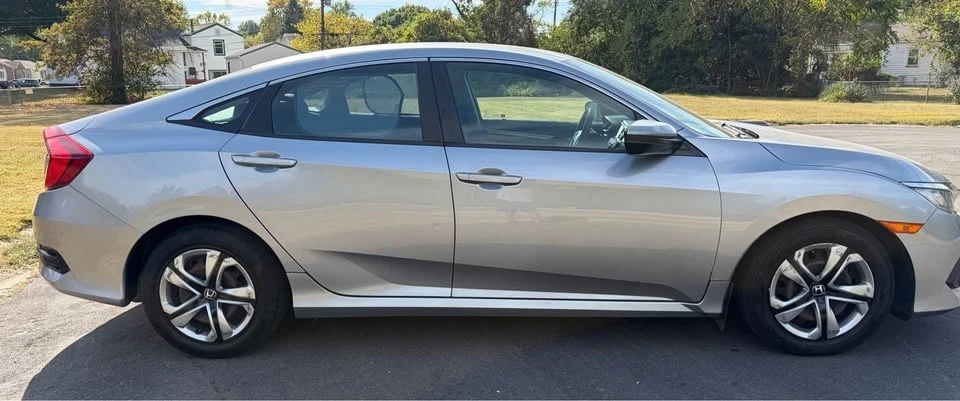 2017 Honda Civic 10th Gen - Image 5 of 17