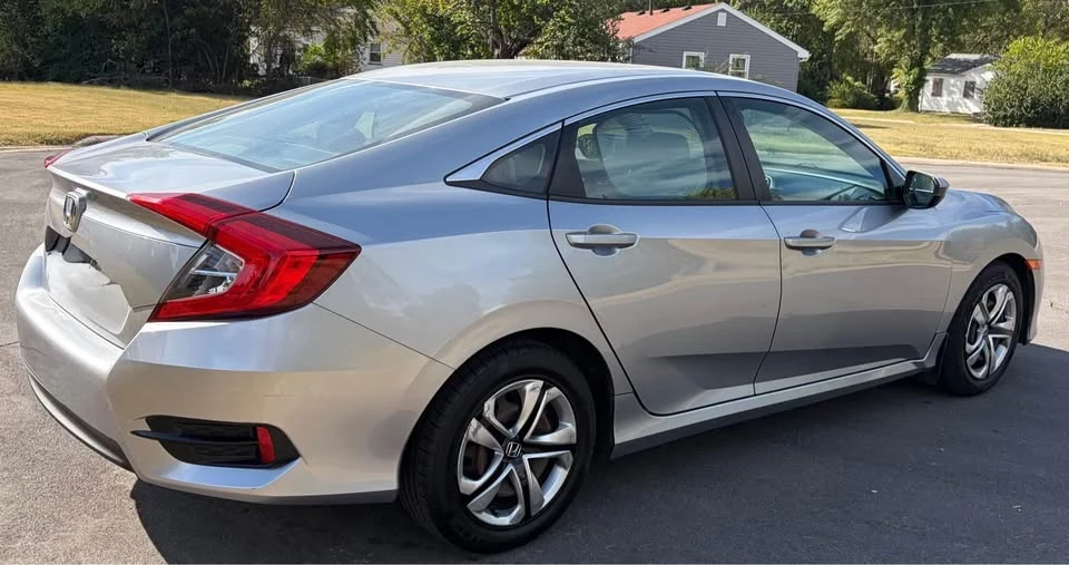 2017 Honda Civic 10th Gen - Image 6 of 17