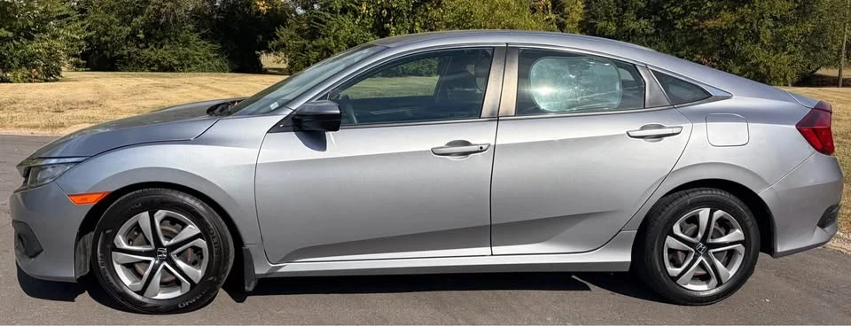 2017 Honda Civic 10th Gen - Image 3 of 17