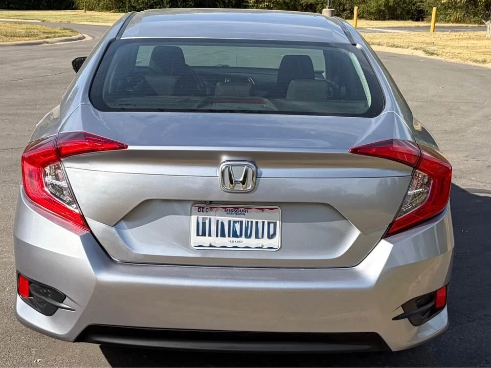 2017 Honda Civic 10th Gen - Image 7 of 17
