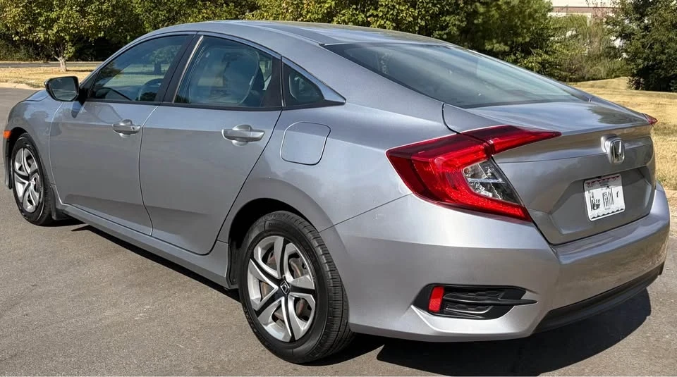 2017 Honda Civic 10th Gen - Image 2 of 17