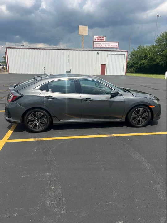 2017 Honda Civic 10th Gen - Image 6 of 13