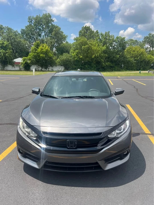2017 Honda Civic 10th Gen - Image 2 of 13