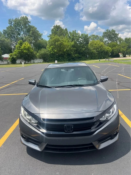 2017 Honda Civic 10th Gen - Image 4 of 13