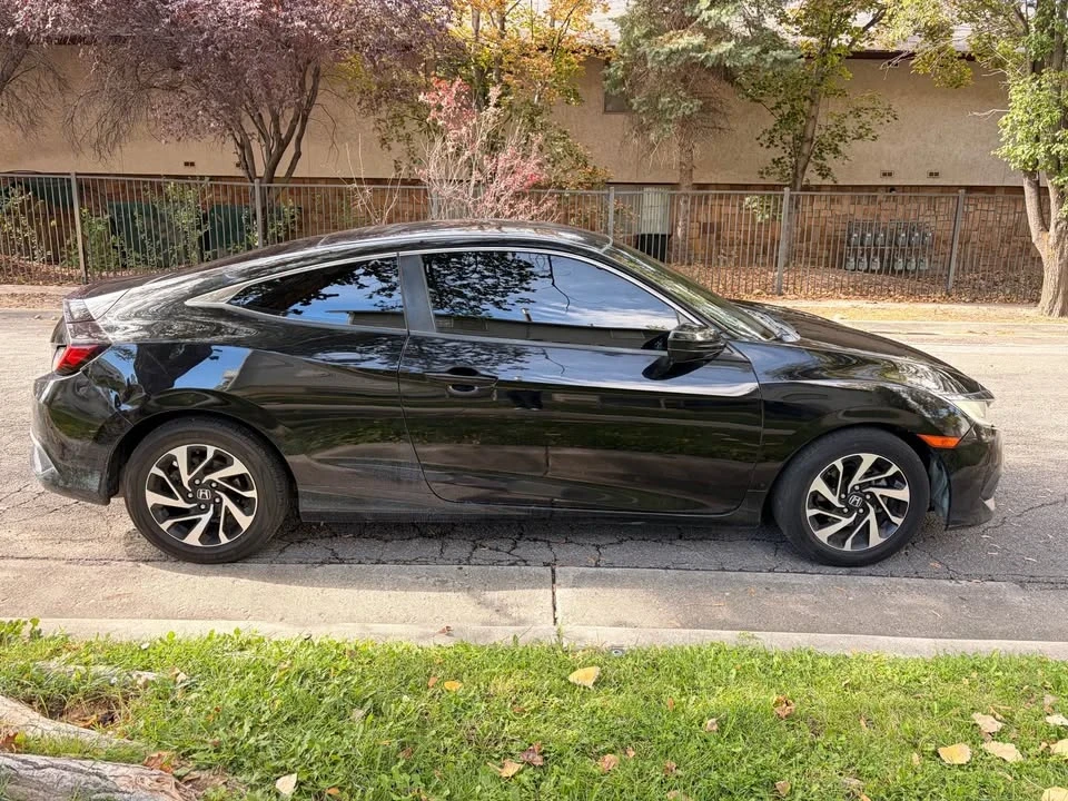 2017 Honda Civic 10th Gen - Image 7 of 15