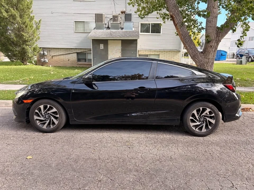 2017 Honda Civic 10th Gen - Image 11 of 15