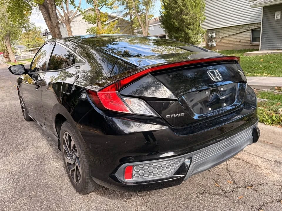 2017 Honda Civic 10th Gen - Image 10 of 15
