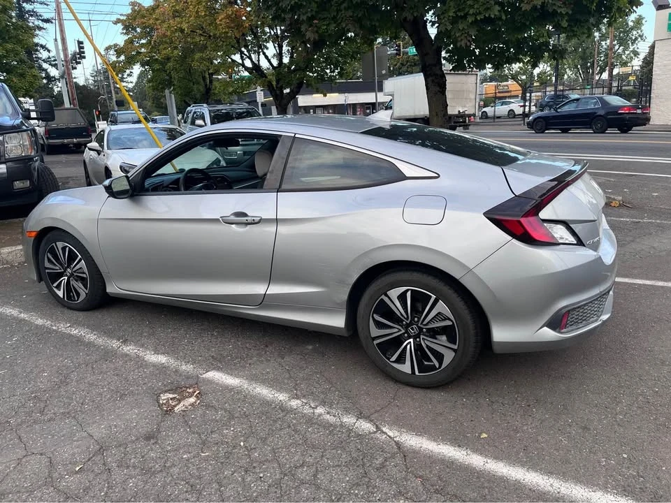 2017 Honda Civic 10th Gen - Image 5 of 7