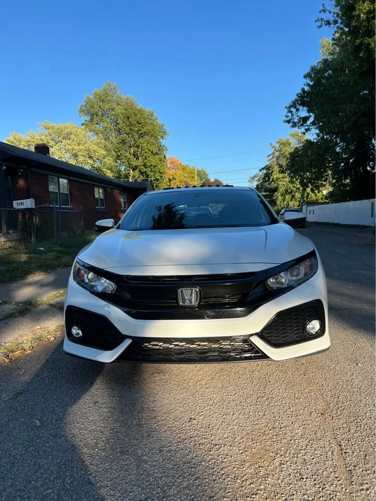 2017 Honda Civic 10th Gen - Image 9 of 19