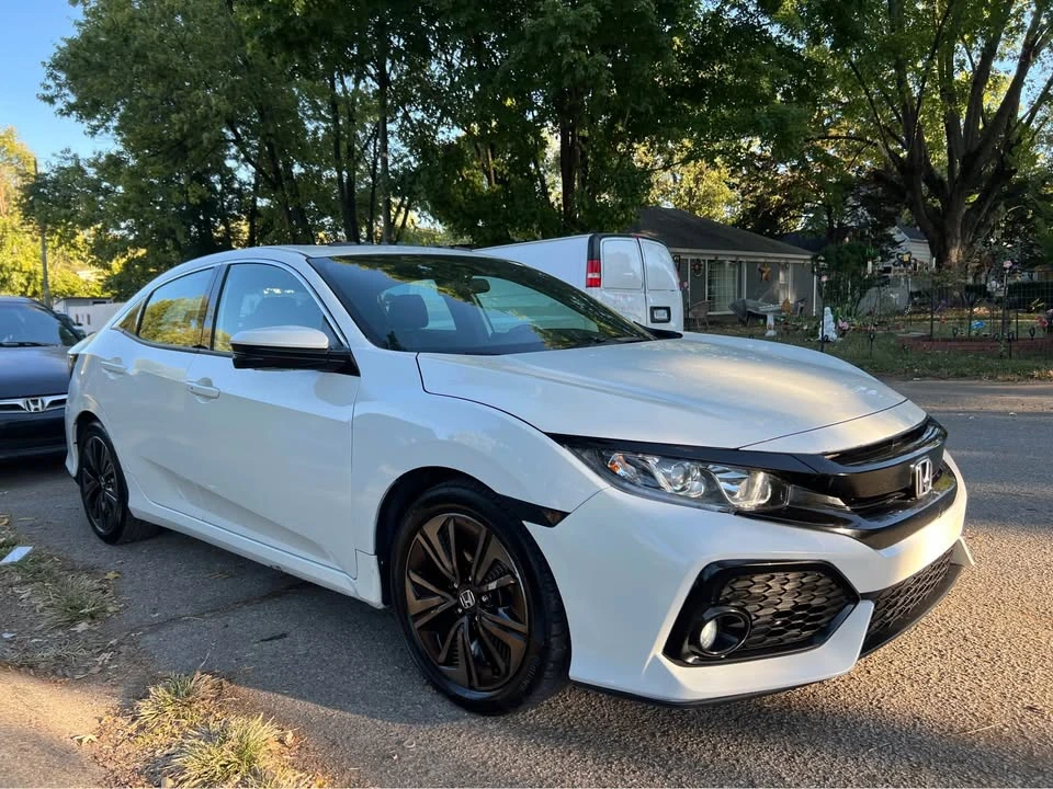 2017 Honda Civic 10th Gen - Image 10 of 19