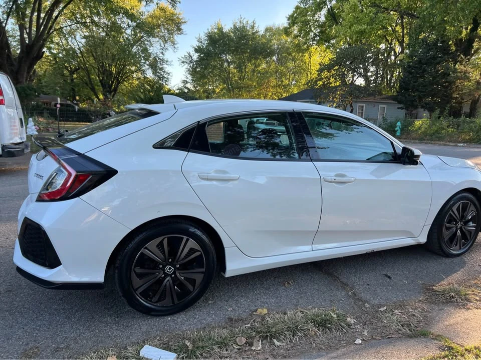 2017 Honda Civic 10th Gen - Image 14 of 19