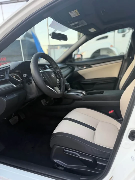 2017 Honda Civic 10th Gen - Image 9 of 17