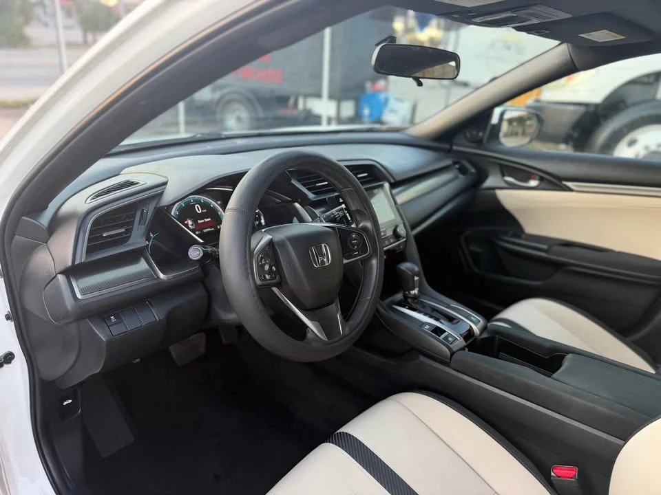2017 Honda Civic 10th Gen - Image 10 of 17