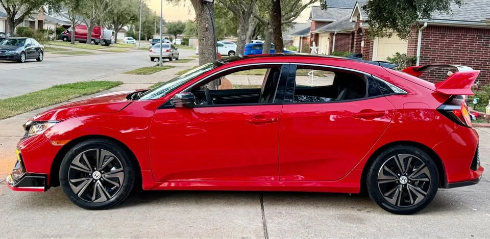 2017 Honda Civic 10th Gen - Image 8 of 17