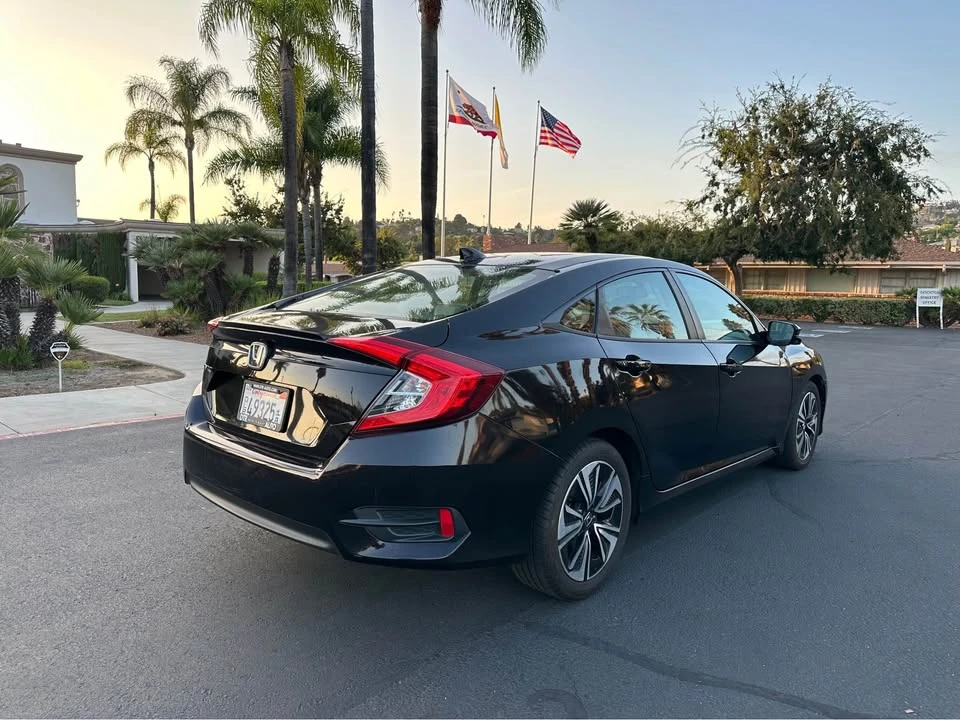 2017 Honda Civic 10th Gen - Image 3 of 11