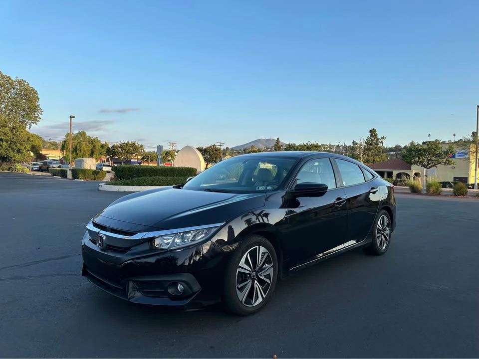 2017 Honda Civic 10th Gen - Image 6 of 11