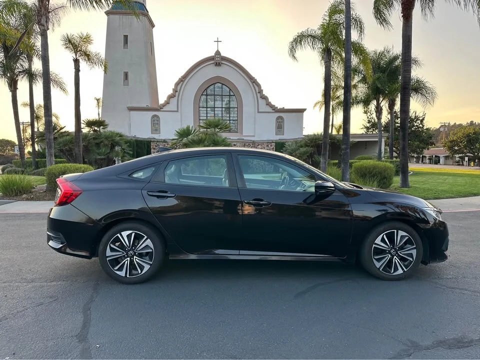 2017 Honda Civic 10th Gen - Image 2 of 11
