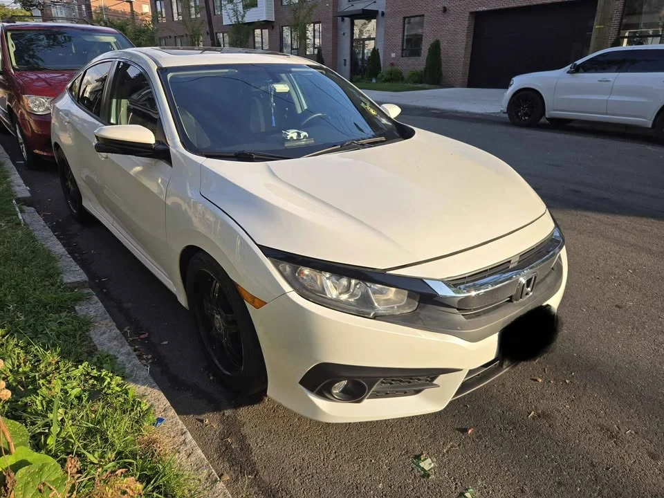 2017 Honda Civic 10th Gen - Image 9 of 11