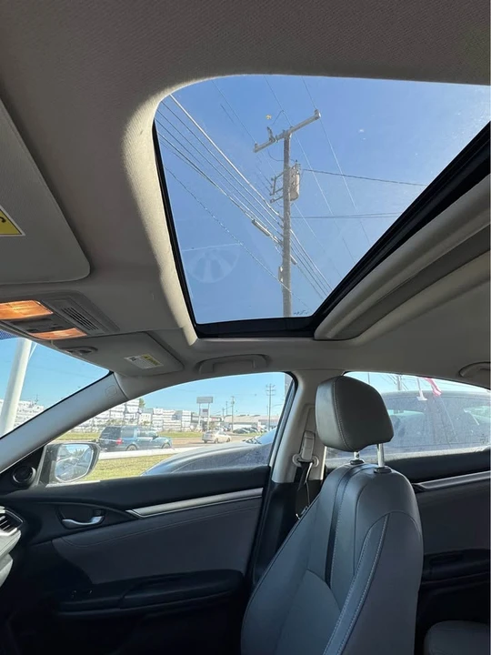 2017 Honda Civic 10th Gen - Image 6 of 9