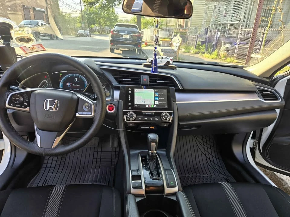 2017 Honda Civic 10th Gen - Image 5 of 11