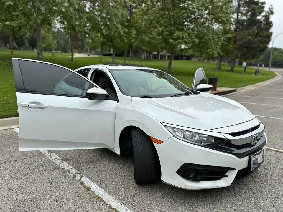 2017 Honda Civic 10th Gen - Image 3 of 19