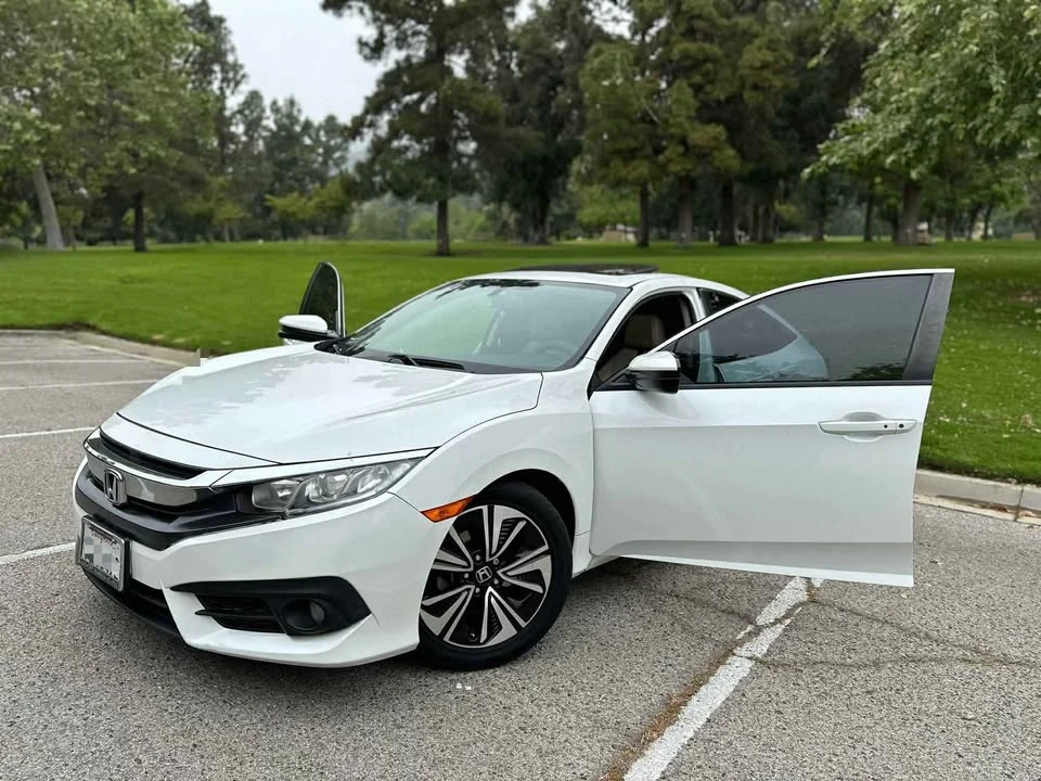 2017 Honda Civic 10th Gen - Image 4 of 19