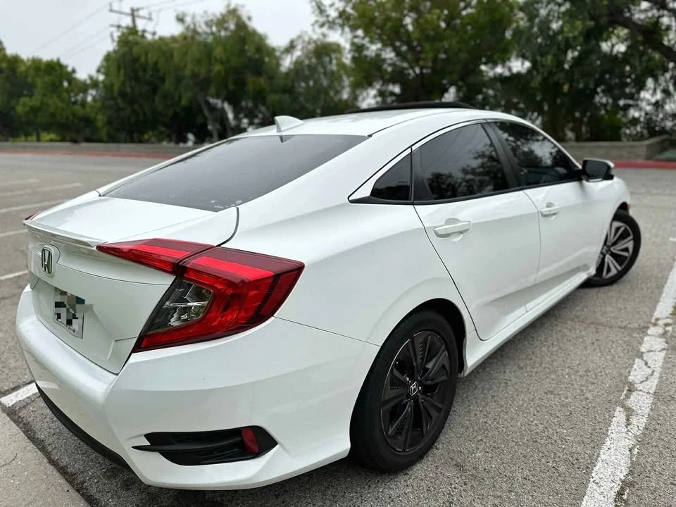 2017 Honda Civic 10th Gen - Image 18 of 19