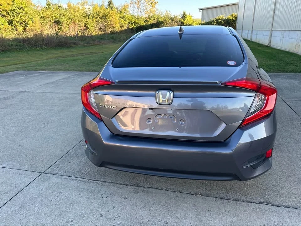 2017 Honda Civic 10th Gen - Image 5 of 11