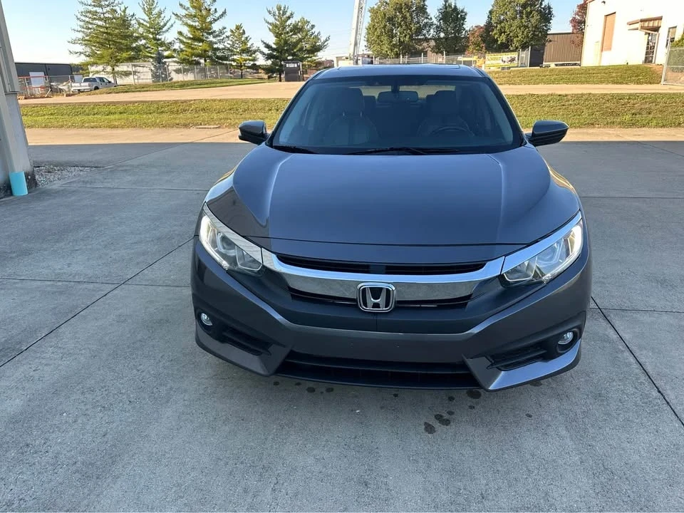 2017 Honda Civic 10th Gen - Image 3 of 11