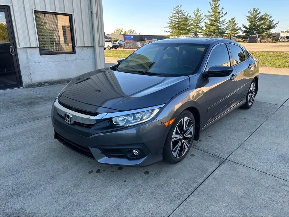 2017 Honda Civic 10th Gen - Image 2 of 11
