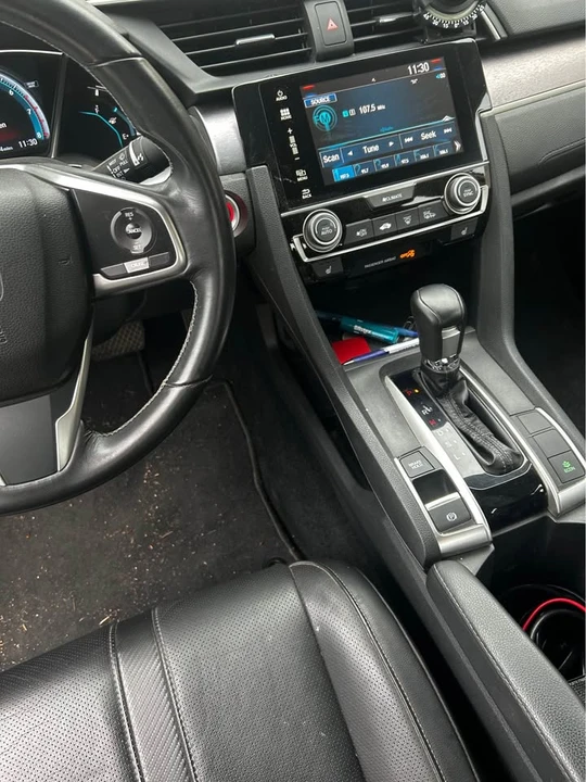 2017 Honda Civic 10th Gen - Image 9 of 12