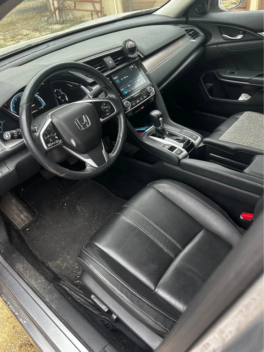 2017 Honda Civic 10th Gen - Image 10 of 12