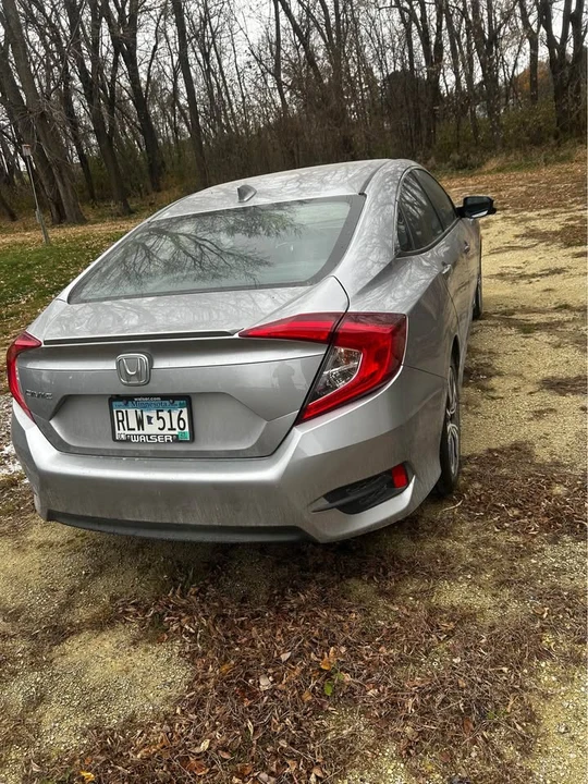 2017 Honda Civic 10th Gen - Image 6 of 12