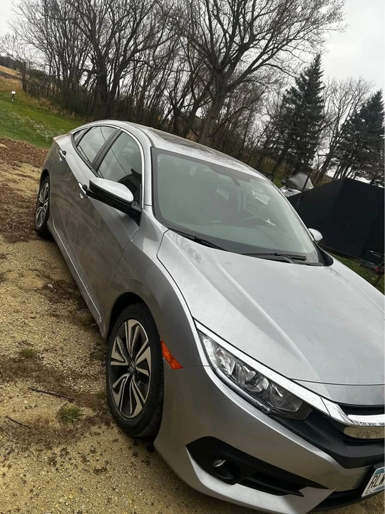 2017 Honda Civic 10th Gen - Image 4 of 12