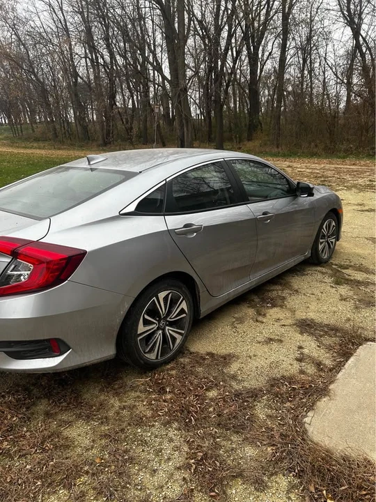 2017 Honda Civic 10th Gen - Image 5 of 12