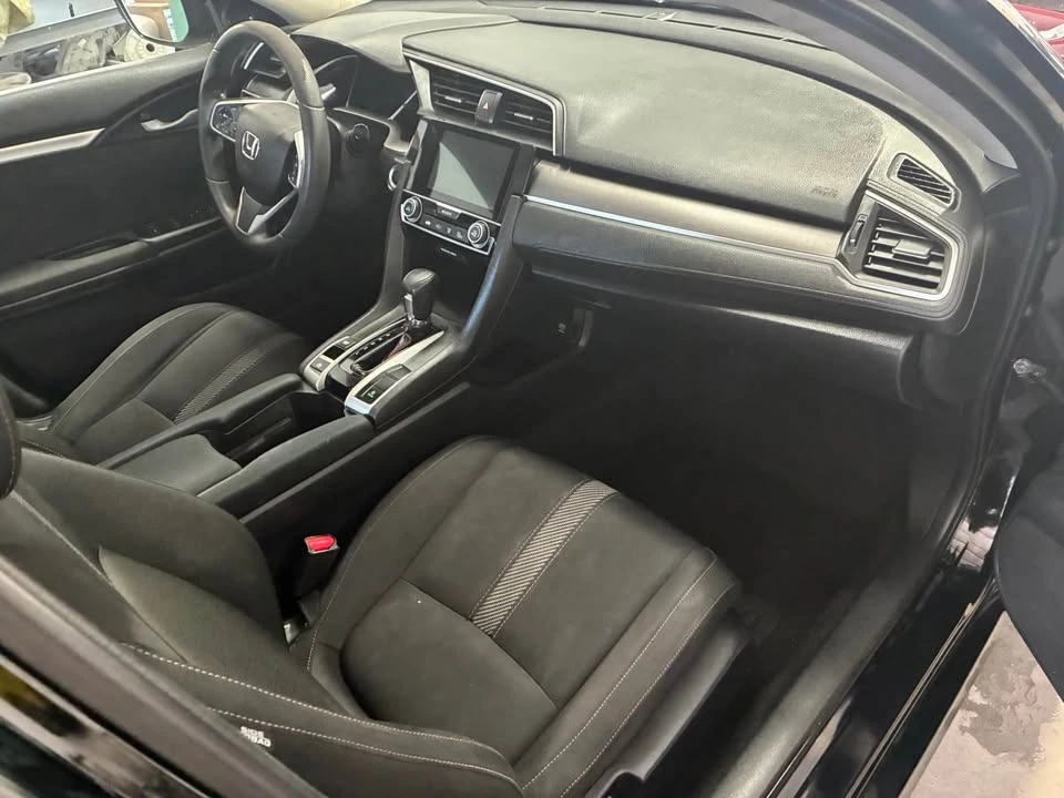 2017 Honda Civic 10th Gen - Image 9 of 11