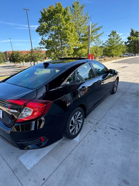 2017 Honda Civic 10th Gen - Image 9 of 19
