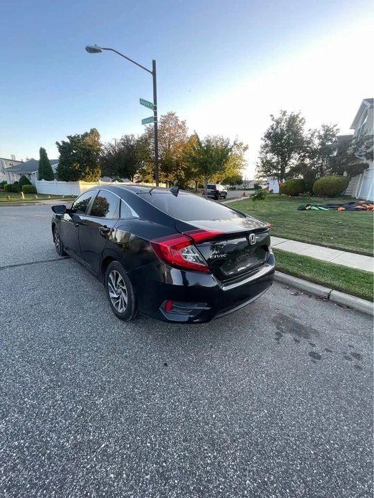 2017 Honda Civic 10th Gen - Image 8 of 11