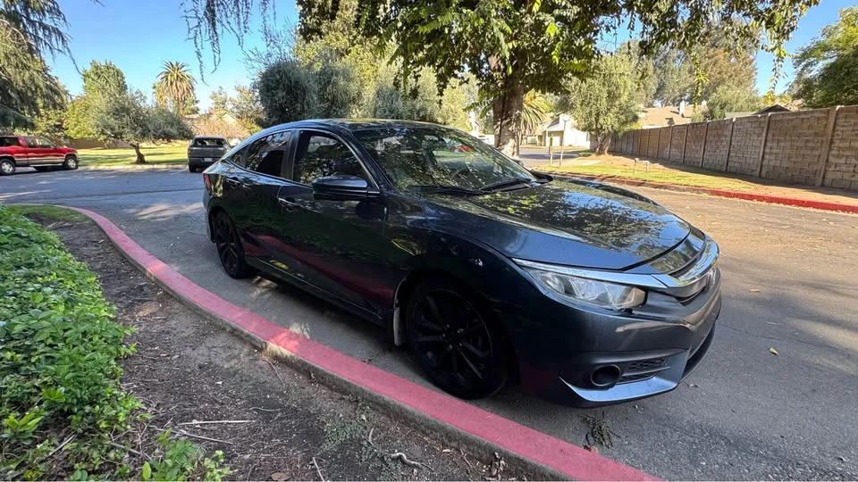 2017 Honda Civic 10th Gen - Image 6 of 12