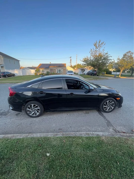 2017 Honda Civic 10th Gen - Image 6 of 11