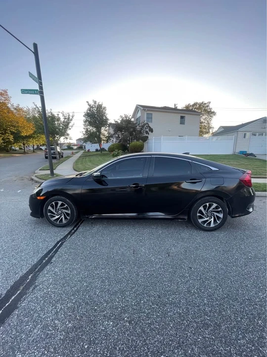 2017 Honda Civic 10th Gen - Image 7 of 11