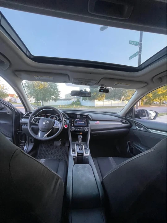 2017 Honda Civic 10th Gen - Image 9 of 11
