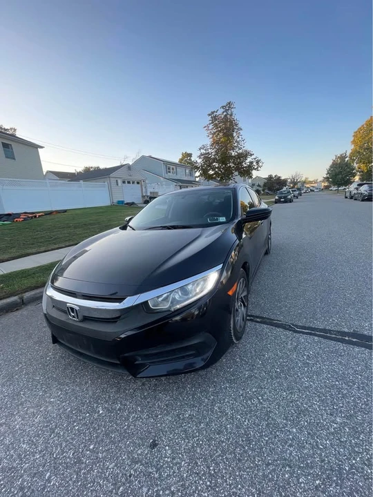 2017 Honda Civic 10th Gen - Image 2 of 11