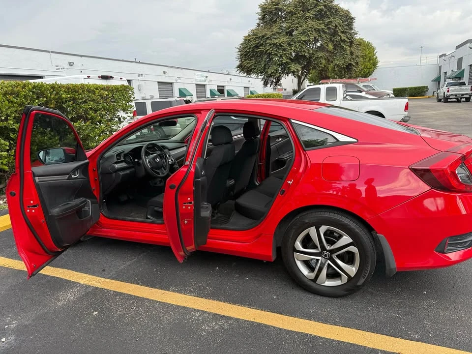 2017 Honda Civic 10th Gen - Image 6 of 11