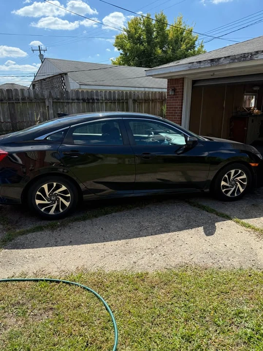 2017 Honda Civic 10th Gen - Image 9 of 13