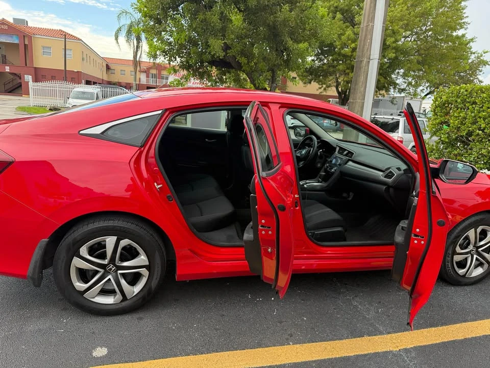 2017 Honda Civic 10th Gen - Image 5 of 11