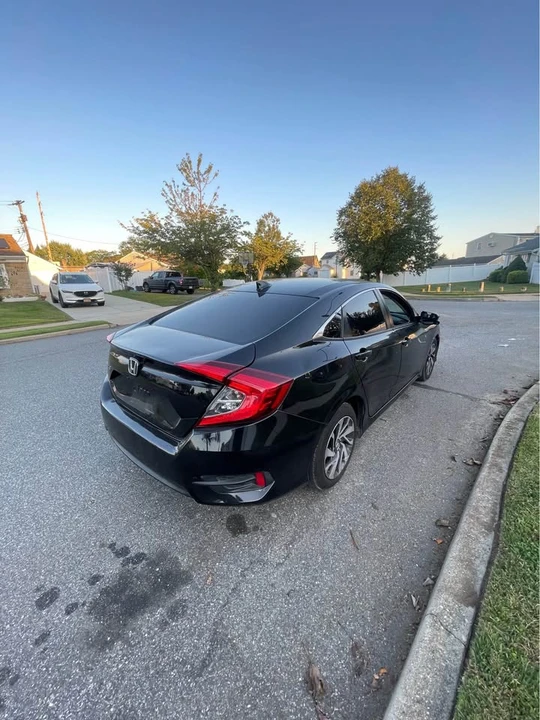 2017 Honda Civic 10th Gen - Image 5 of 11