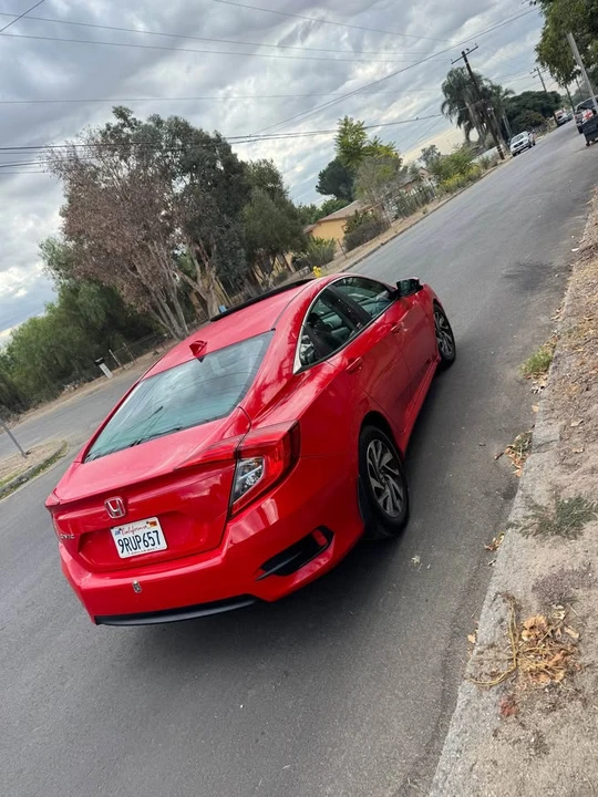 2017 Honda Civic 10th Gen - Image 2 of 8