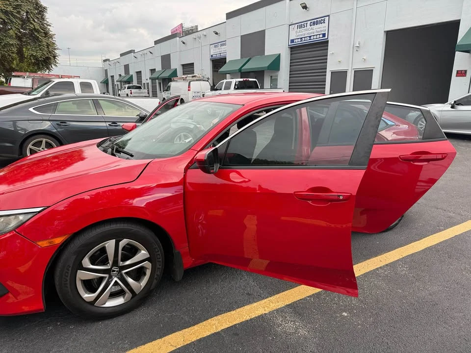 2017 Honda Civic 10th Gen - Image 2 of 11