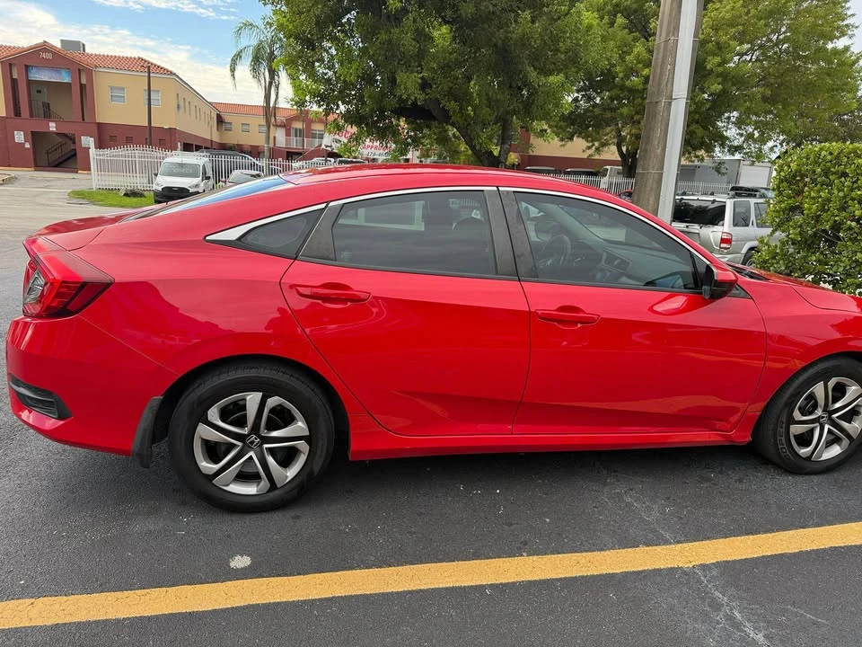 2017 Honda Civic 10th Gen - Image 7 of 11